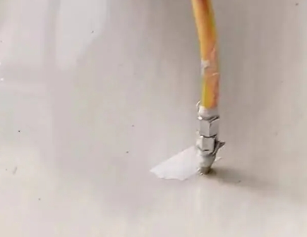 和顺瓷砖空鼓维修公司专业解答在瓷砖铺贴过程中，如果使用的砂料过粗（如全部使用了粗砂），可能会导致以下问题
